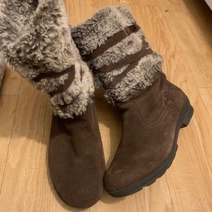 White Mountain Thunder Brown Suede Faux Fur Lined Boots Slip On Buckle Trim 10M